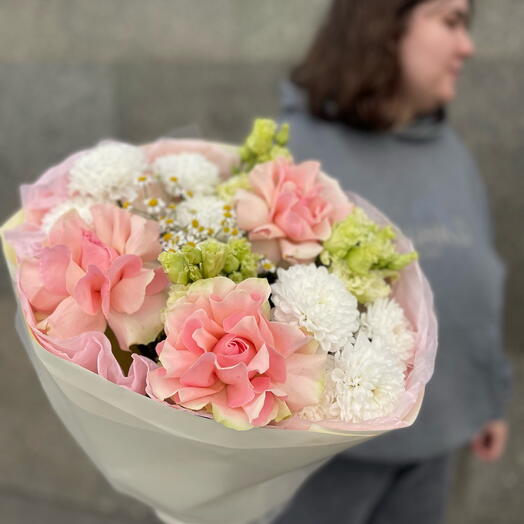 Букет «🌸Французский поцелуй 🥐🌿🤍» с французской розой, эустомой, ромашкой и хризантемой🌸🌿