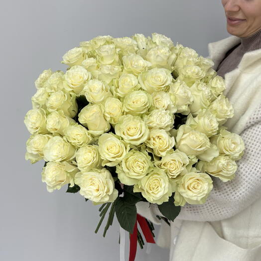 Монобукет из 51 эквадорской белой розы 60см