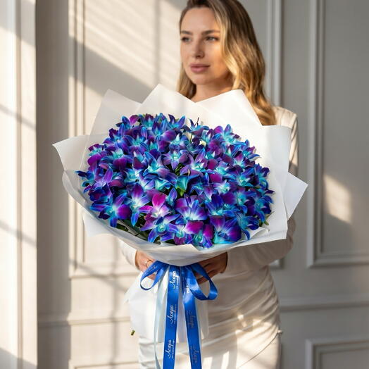 Букет Космос в белом из орхидей. Монобукет 116 Leoraflowers