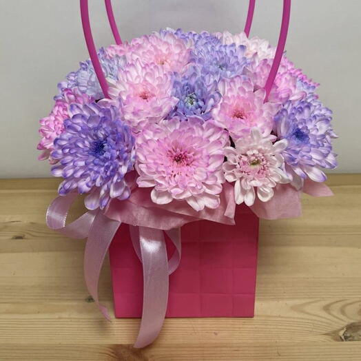 Композиция из розовых и сиреневых хризантем 🩷💜