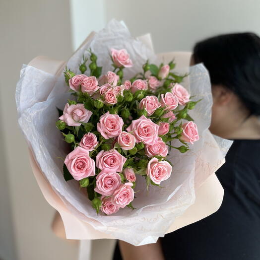 Нежно-розовые кустовые розы🌸