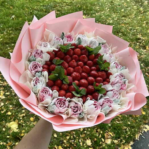 Букет из зефира и клубники свежей