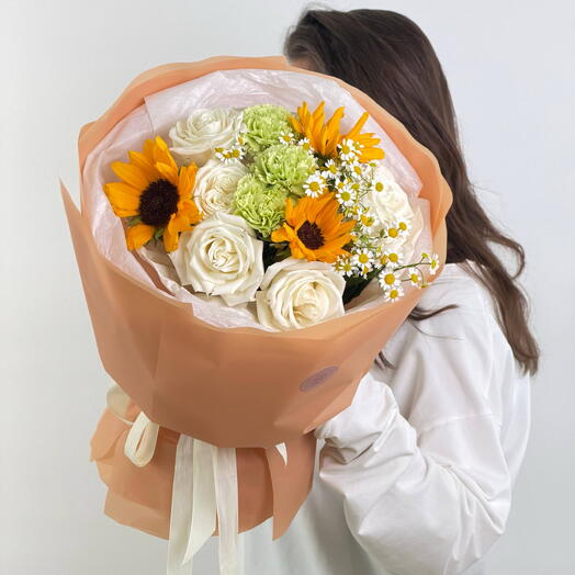 Букет из розы, танацентума и подсолнуха 🌸