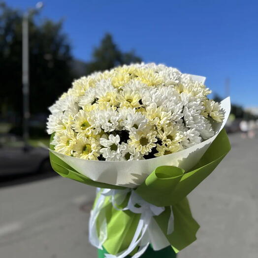 Букет из ромашковый хризантем