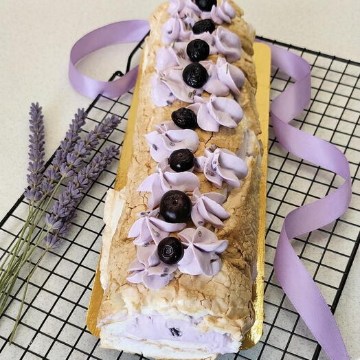 Меренговый рулет с черникой