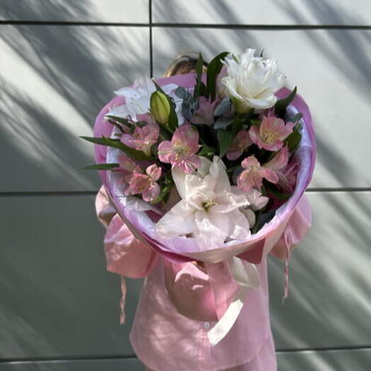 Ароматный нежный букет 💐:Лилия, альстромерия в розовой матовой упаковке 🌸🌸