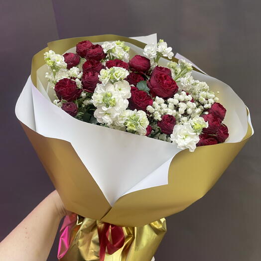 Букет с пион розой и маттиолой