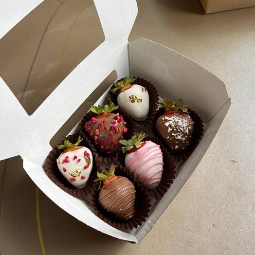 Berry Mini 🍓 Клубника в молочном и белом шоколаде 6 штук