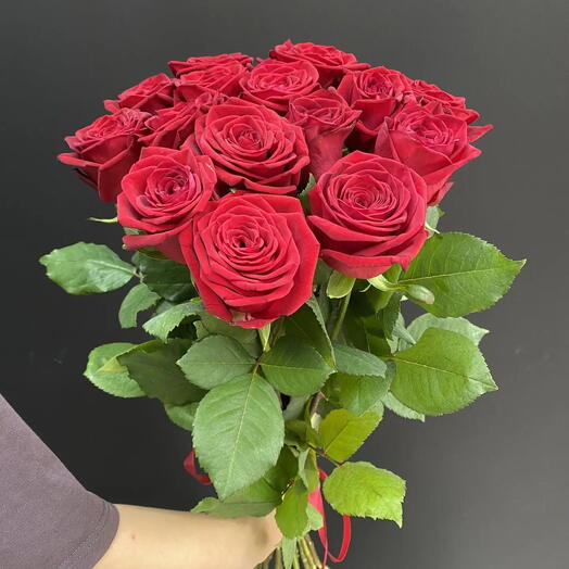 Букет из 15 роз Red Naomi 80см