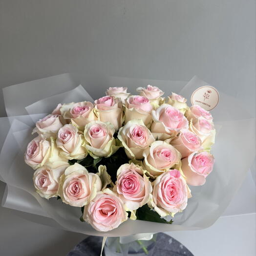 23 розовые розы