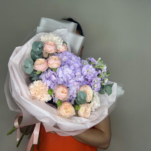 Нежные объятия 🥰 | с гортензией и пионовидными кустовыми розами