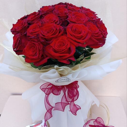 23 Holland roses + Raffaello