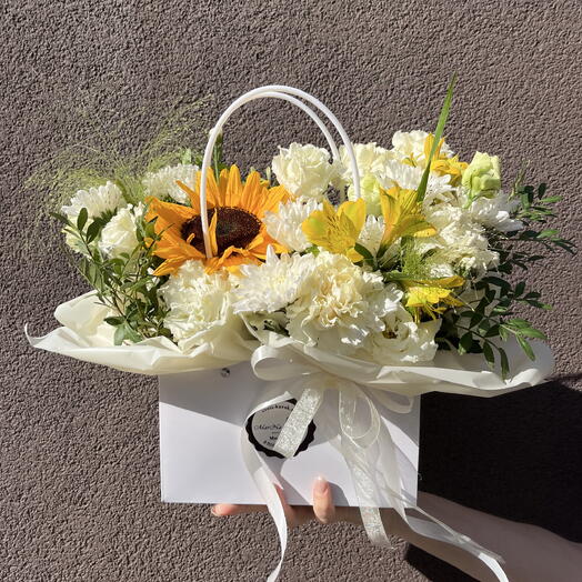 Композиция «Первый звонок» white