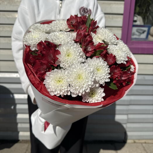 Букет с хризантемой и альстромерией