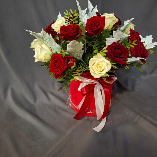 Коробка с 25  розами микс