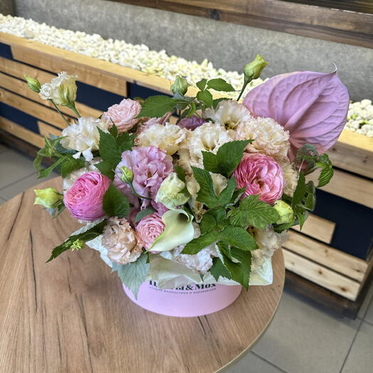 Нежная коробка с цветами 🌸