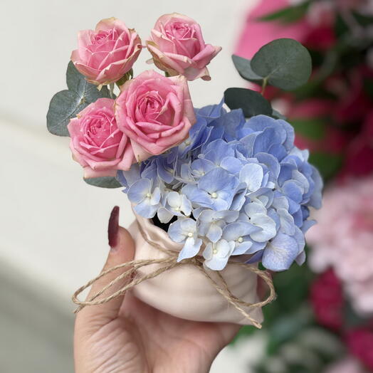 Мини-композиция «Небесный рассвет» — роза и гортензия 🩷💙