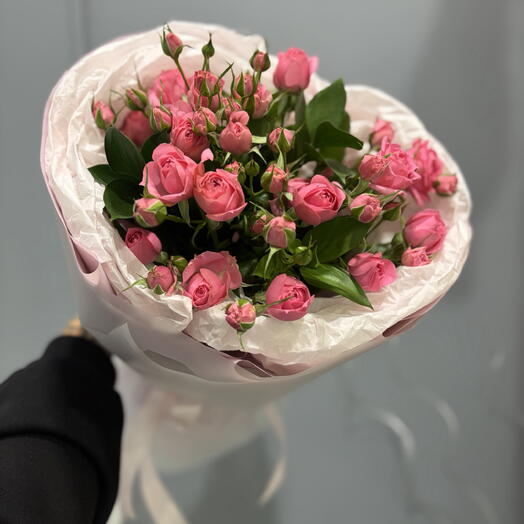 Розовые кустовые розочки с зеленью 💚🩷