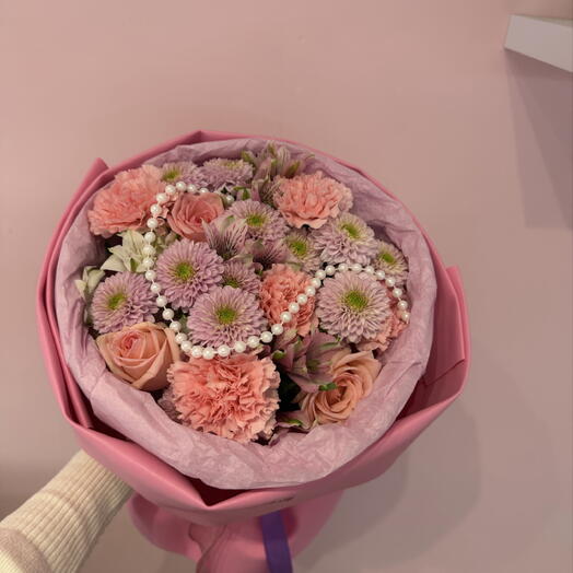 Авторский букет с розами, хризантемами и диантусами💗