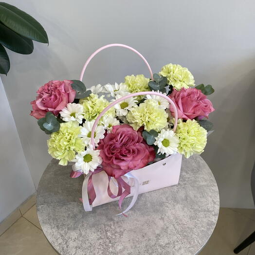Композиция с пионовидными розами 💗