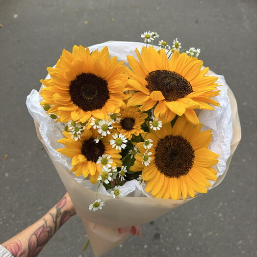 Подсолнухи с ромашками