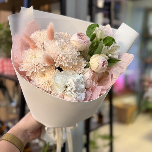 Мини букет из нежных цветов