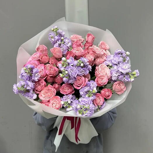 Пионовидные кустовые розы Леди Бомбастик и ароматная маттиола 💞