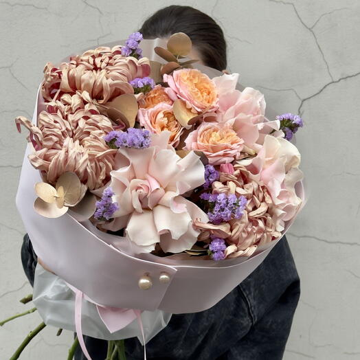 Букет Пудра🌸 ( хризантема бигуди , французская роза , кустовая Роза Джульетта , статица )