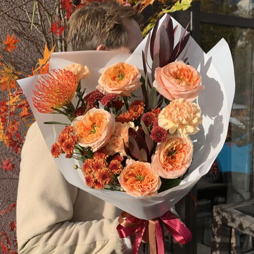 Букет «Тыквенный латте» с пионовидными розами, леукадендроном, нутаном, сантини 🧡🍁