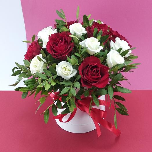 Roses with eustoma in a box