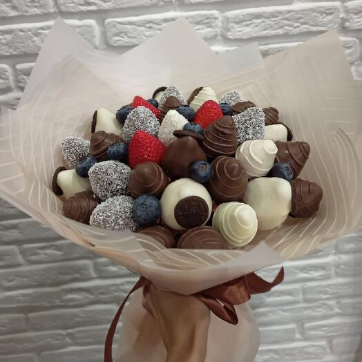 Bouquet of strawberries