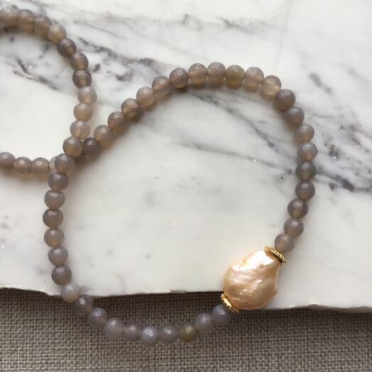 Smoky faceted Agate Necklace with Baroque pearl