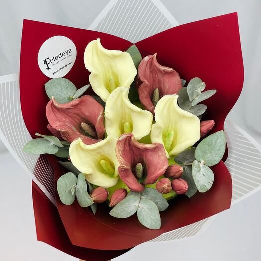 Букет из шоколадных Калл с веточками эвкалипта