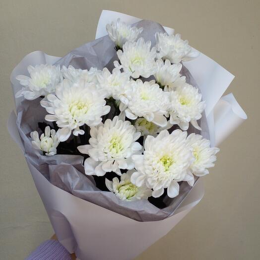 Bouquet of white chrysanthemums