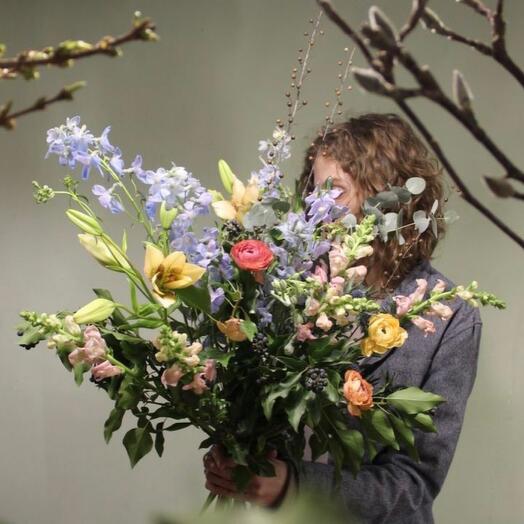 Лилии, дельфиниум и травы - Большой букет с доставкой