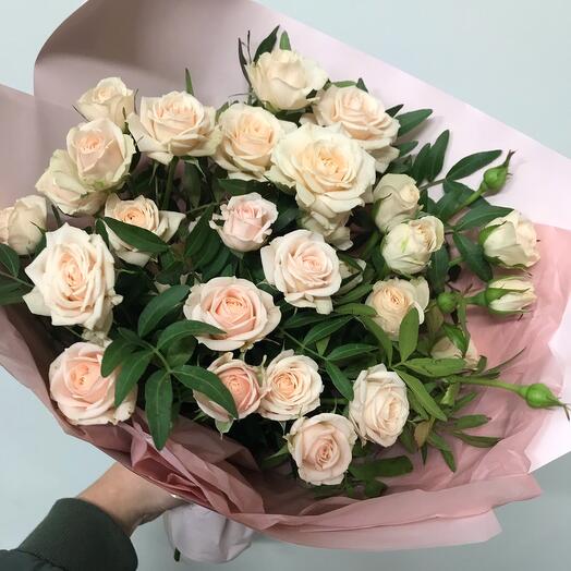 Ramo de rosas de té y pistachos
