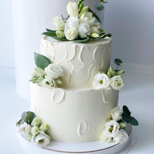 Wedding cake with edible flowers