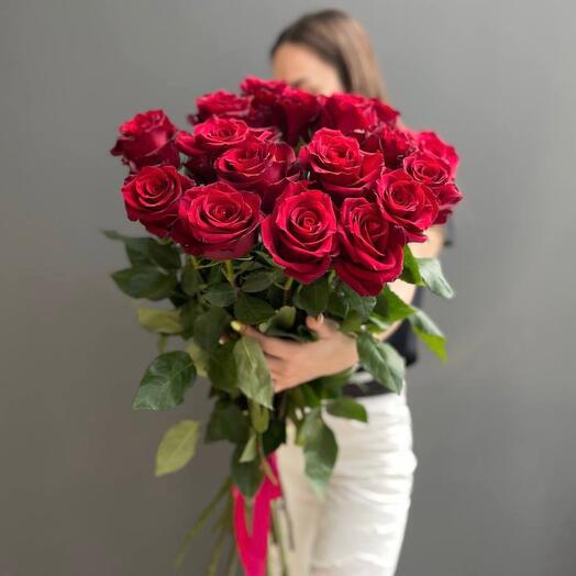 15 red roses Ecuador