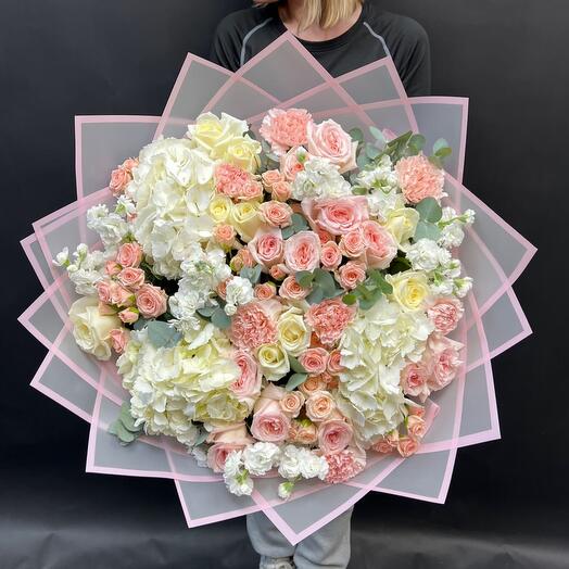 Bouquet with hydrangea and rose