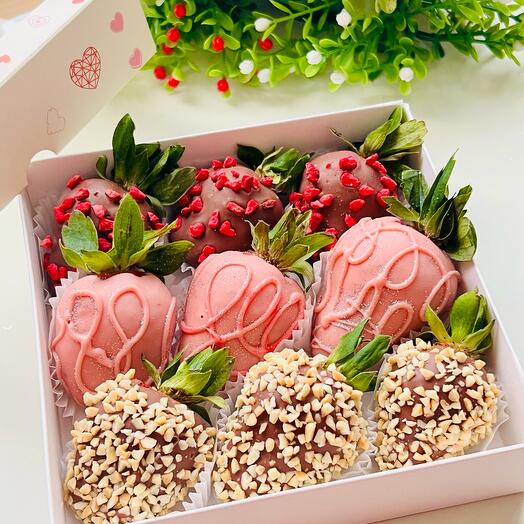 Клубника в молочном и белом шоколаде