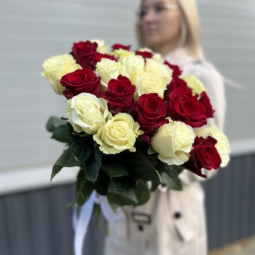 Микс из 25 эквадорских роз 50см