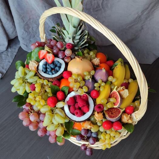 Корзина с фруктами Изобилие