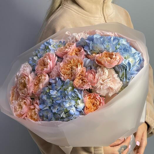 Букет с пионовидными розами и гортензией 🌺