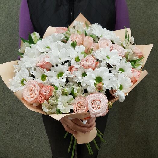 Букет Нежно розовая кустовая пион роза, ромашковая хризантема