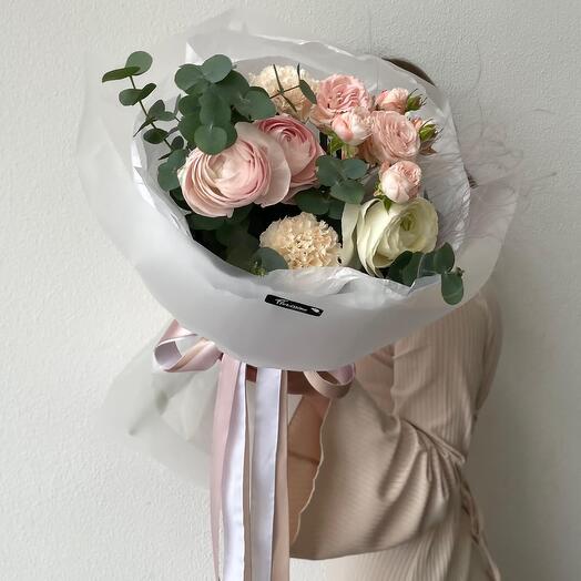 Пионовидная Роза и ранункулюс