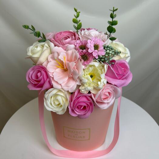 Нежный букет любимой девушке из мыльных цветов на день рождения