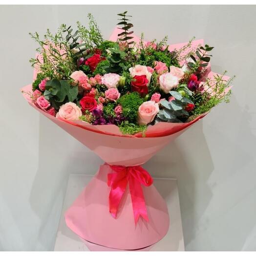 Black Heart Bouquet: Baby s Breath Painted Heart-Shaped Flower Arrangement