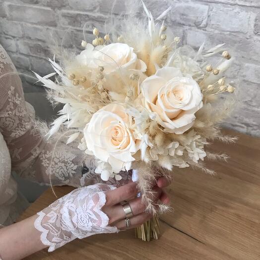 Букет невесты из сухоцветов и стабилизированных цветов «Ваниль»