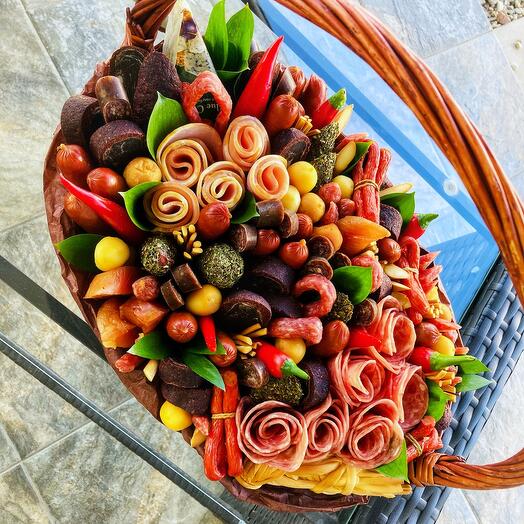 Корзина мясная подарочная