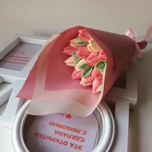 Шоколадные тюльпаны с листьями